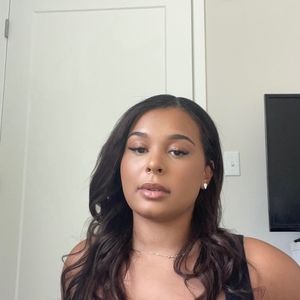 Meet your Posher, Elisa